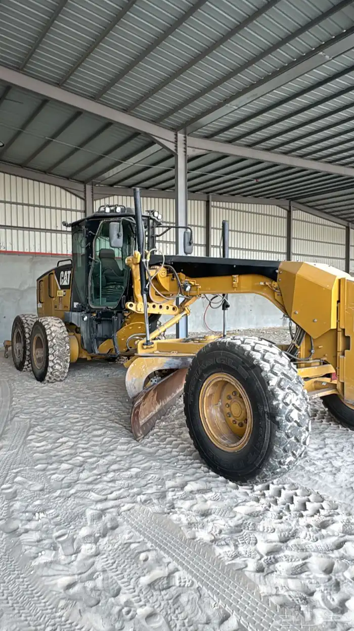 للبيع قريدر كتربلر 2013 نظيفه جدآ 6