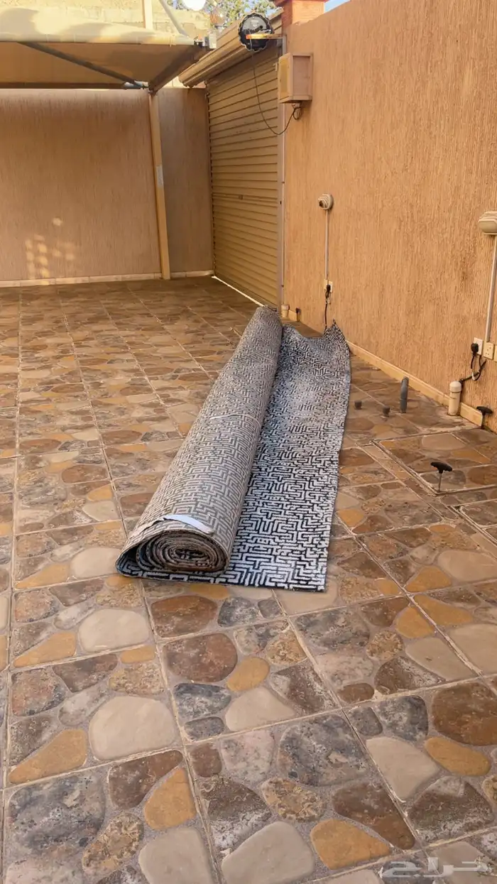 فرشة نظيفه 6 في 4 ويوجد تلفزيون توشيبا 65 بوصة عادي 0