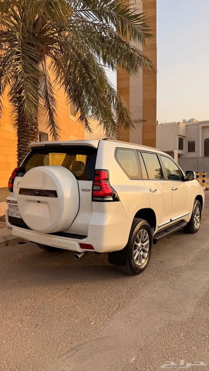 تايوتا برادو 2021 لؤلؤي GXR خليجي 6V إسبير علاق فتحة سقف 11