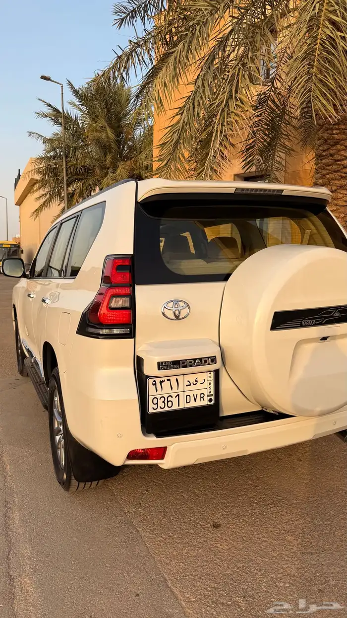 تايوتا برادو 2021 لؤلؤي GXR خليجي 6V إسبير علاق فتحة سقف 9
