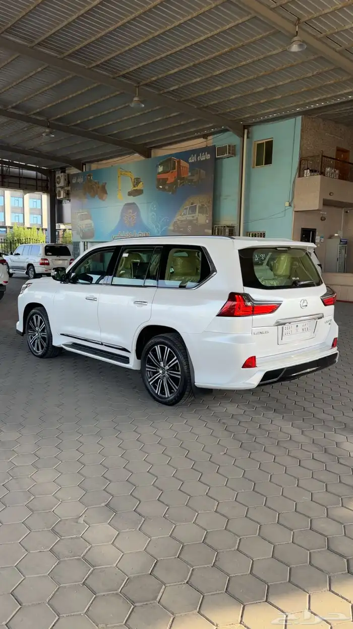 لكزس 2021 سعودي فل كامل ب 382.000 4