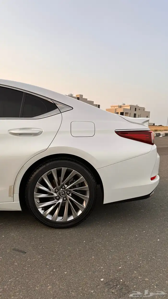 لكززس es اخو الجديد 16