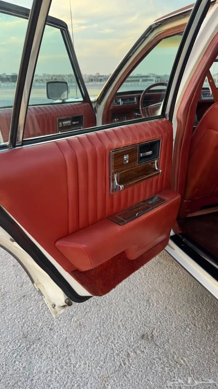 كاديلاك سيفيل 1977 عداد قليل 14