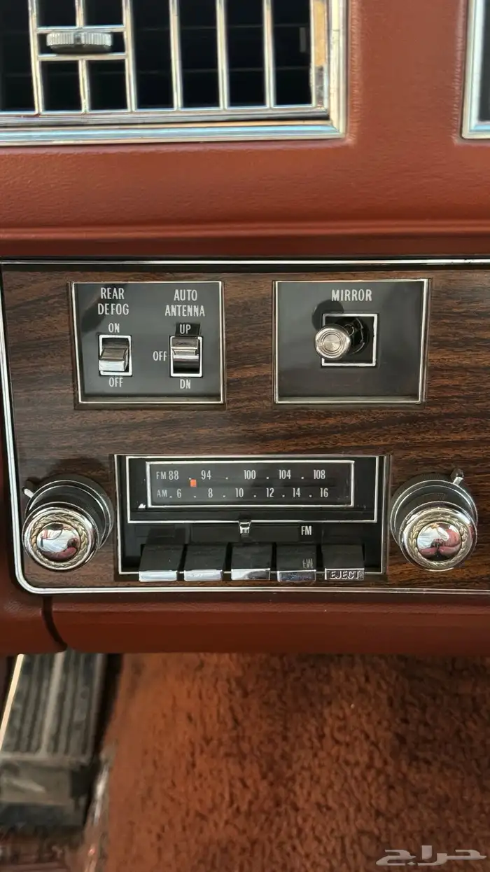 كاديلاك سيفيل 1977 عداد قليل 22