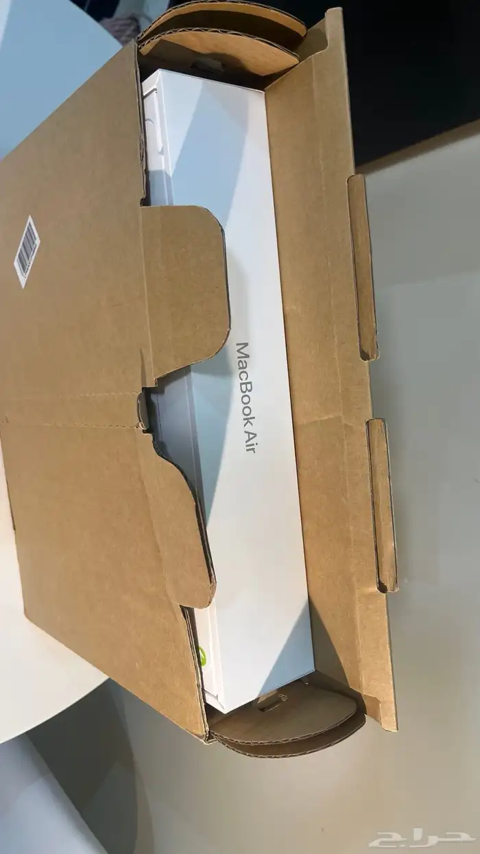 للبيع ماك بوك أير m4 جديد 2