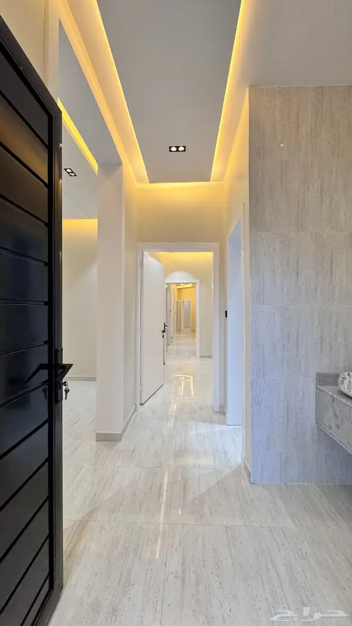 للبيع شقق ارضي و ارواف علوي مع ملحق على طريق ابها الخميس 21