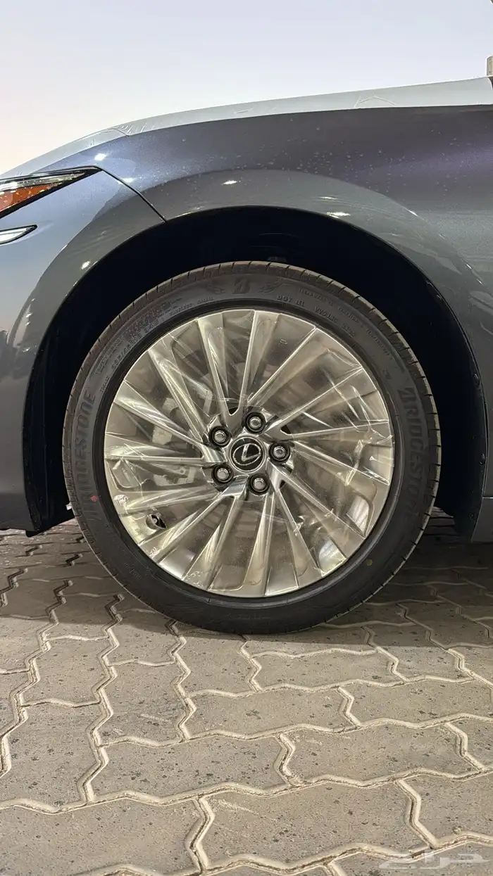 لكزس ES350 فئة CC بنزين 2025 4