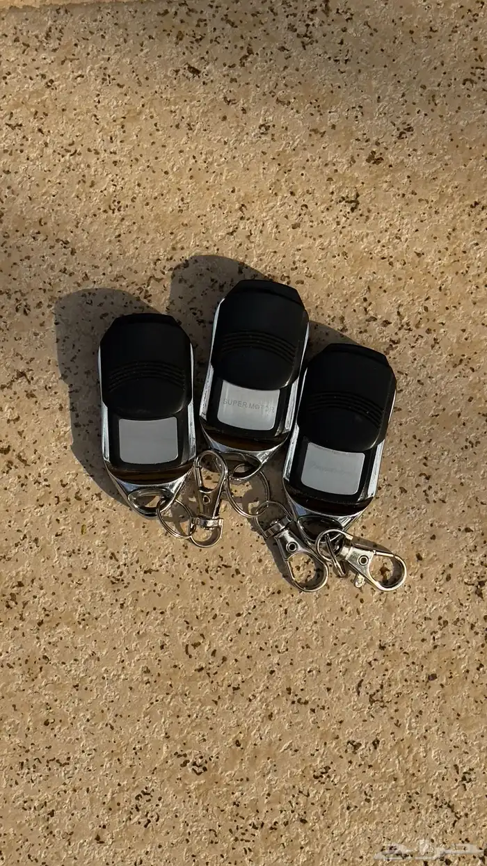 محرك بوابة نوع سوبر موتور   ثلاث قطع ريموت للبيع 2