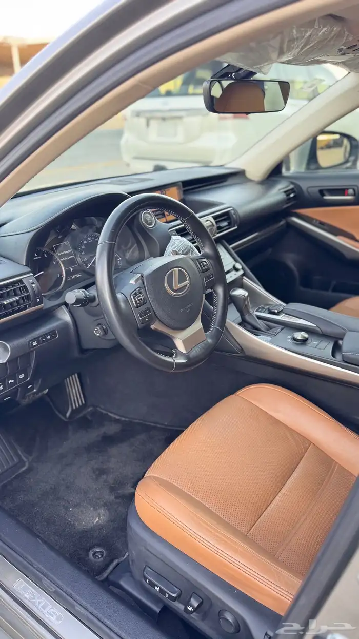للبيع لكزس 2017 IS350 - فل كامل - بحالة الوكاله 8