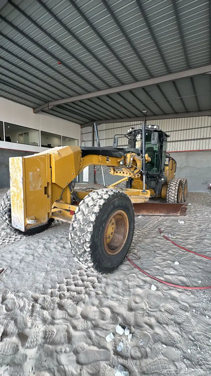 للبيع قريدر كتربلر 2013 نظيفه جدآ 7