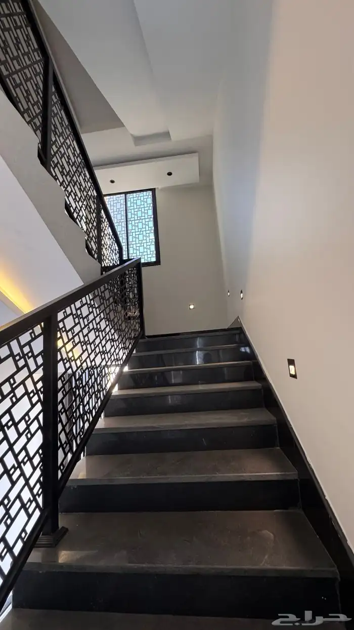 للبيع روف علوى مع ملحق مداخل مستقله من 600 الف 3