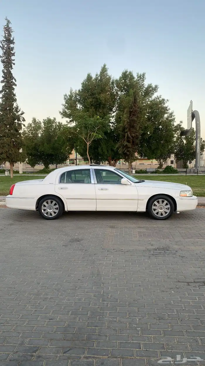 لنكولن تاون كار 2003 4