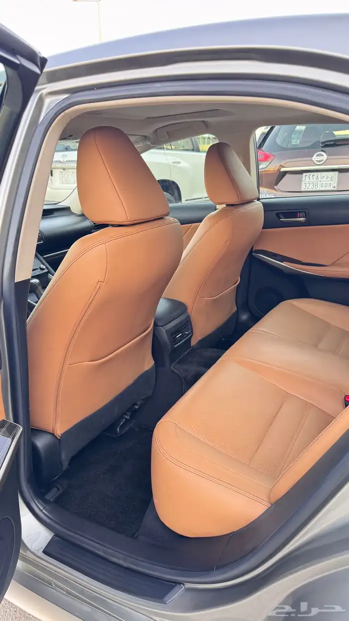 للبيع لكزس 2017 IS350 - فل كامل - بحالة الوكاله 6