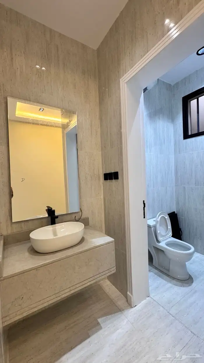 للبيع شقق ارضي و ارواف علوي مع ملحق على طريق ابها الخميس 40