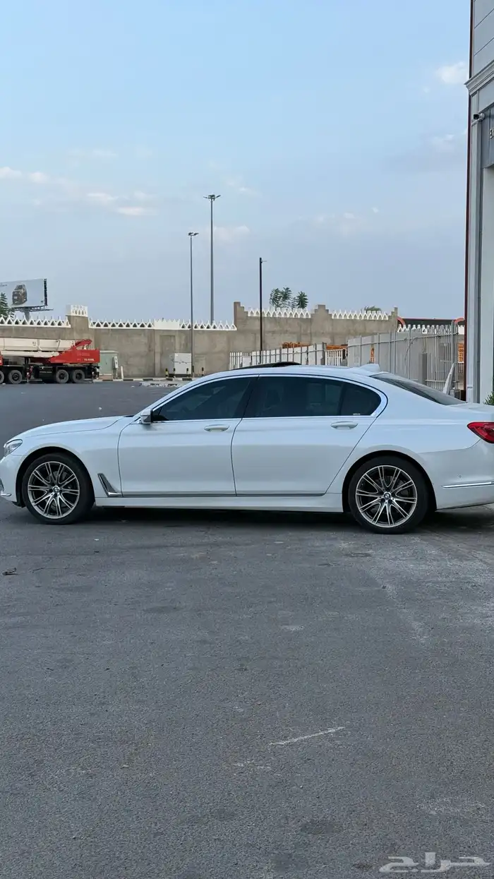 للبيع بس ام دبليو 2016 الفئة السابعة 17