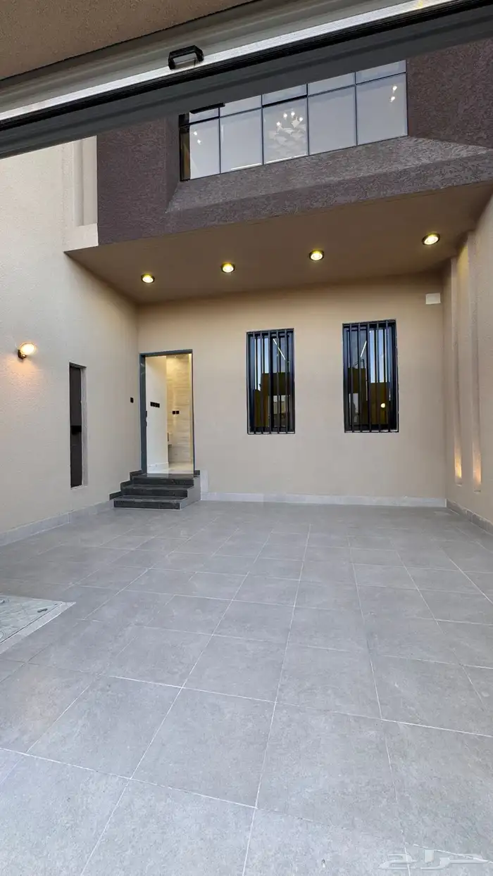 للبيع شقه ارضيه 6 غرف vip مع حوش من 550 الف بالمحاله ابها 3