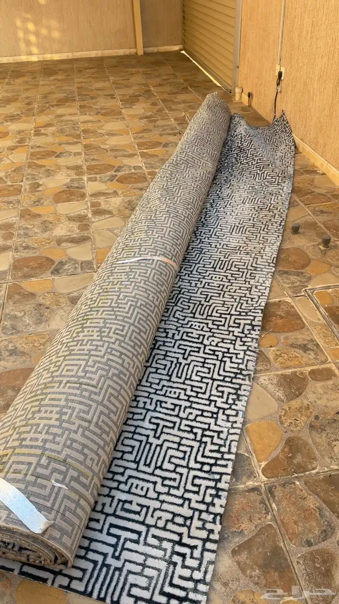 فرشة نظيفه 6 في 4 ويوجد تلفزيون توشيبا 65 بوصة عادي 1