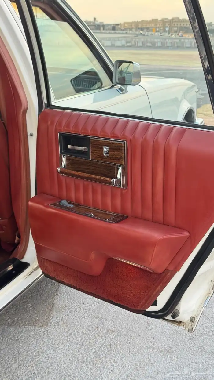 كاديلاك سيفيل 1977 عداد قليل 23