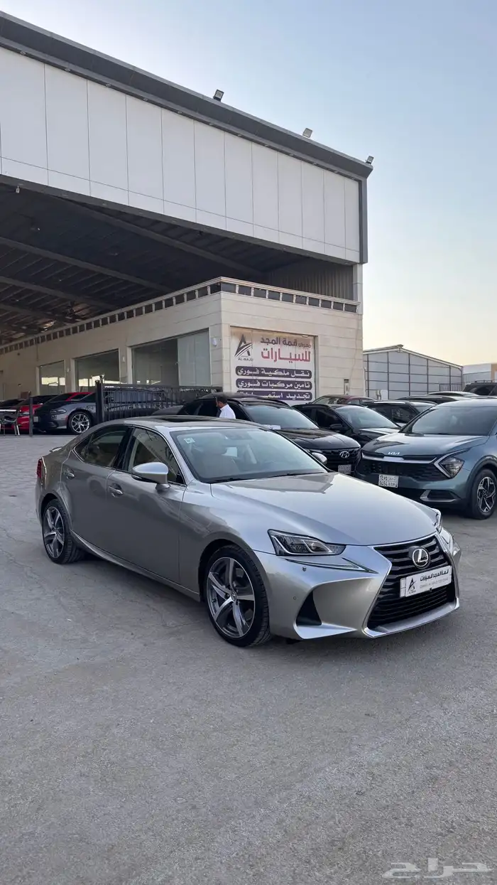 للبيع لكزس 2017 IS350 - فل كامل - بحالة الوكاله 1