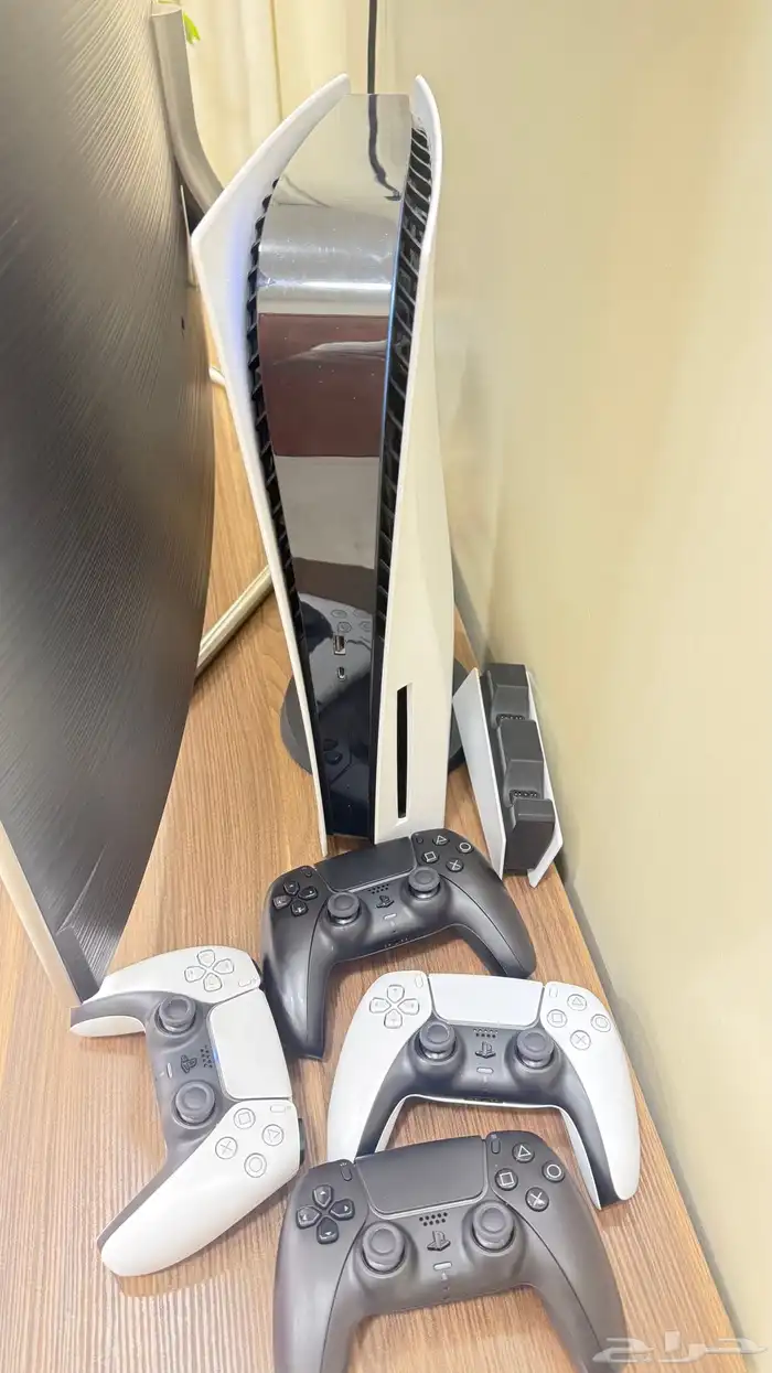 سوني 5 PS5 مع قاعدة شحن اليدين و 2 اضافيه 0