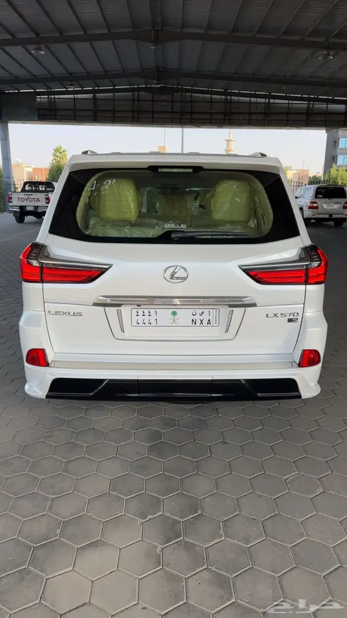 لكزس 2021 سعودي فل كامل ب 382.000 5