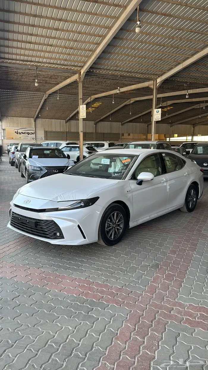 تويوتا كامري فئة E ستاندر هايبرد 2025 0