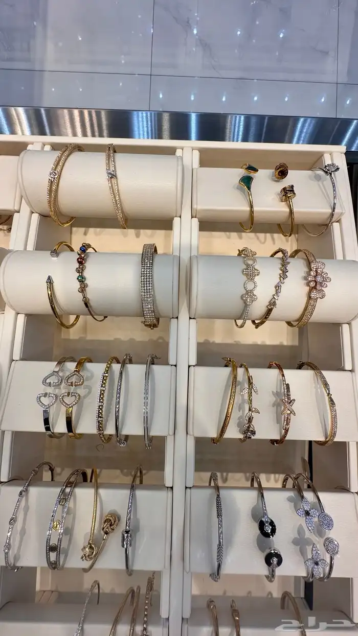 تصفية خاصة على الأساور عيار 18   جديدة بالكامل 4