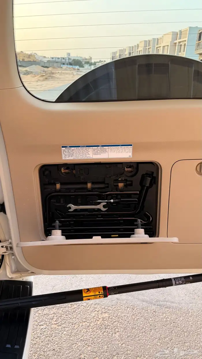 تايوتا برادو 2021 لؤلؤي GXR خليجي 6V إسبير علاق فتحة سقف 38