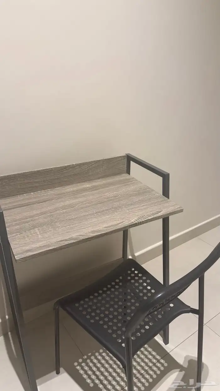 للبيع طاولة دراسه 2