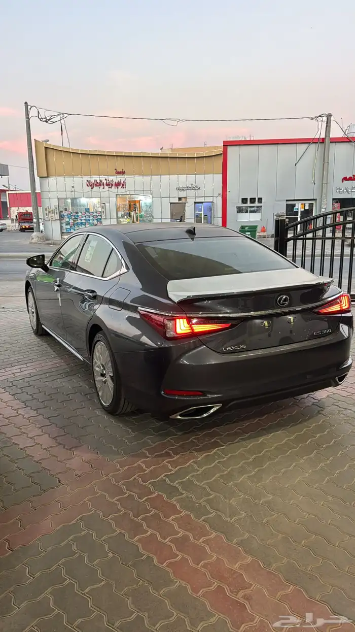 لكزس ES350 فئة CC بنزين 2025 3