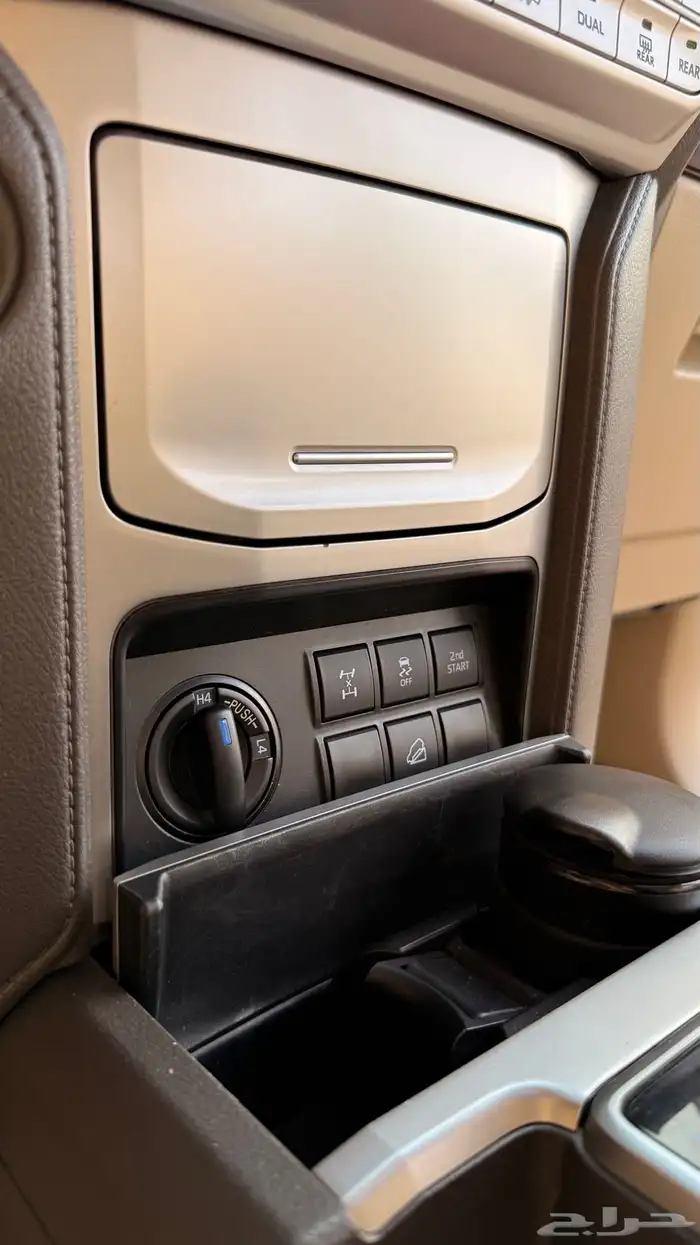 تايوتا برادو 2021 لؤلؤي GXR خليجي 6V إسبير علاق فتحة سقف 23