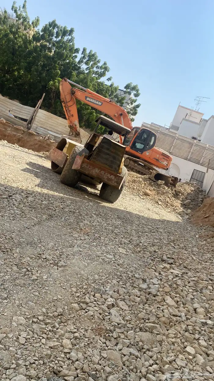 بوكلين حفار للايجار هدم وحفر الاراضي في جده 1