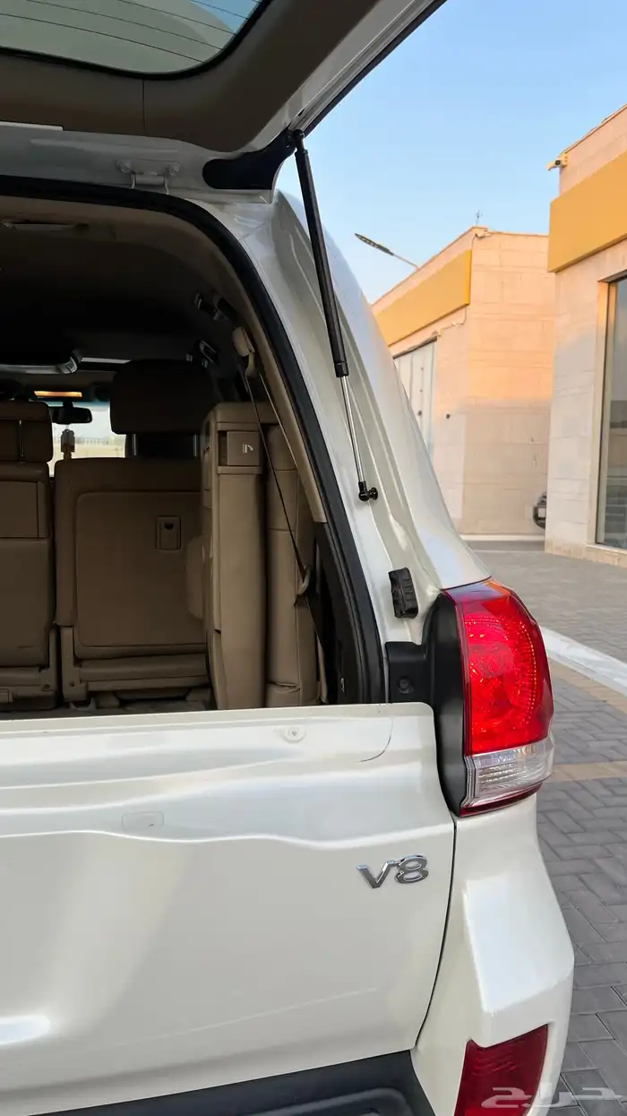 لاندكلوزر في اكس ار 2010 11