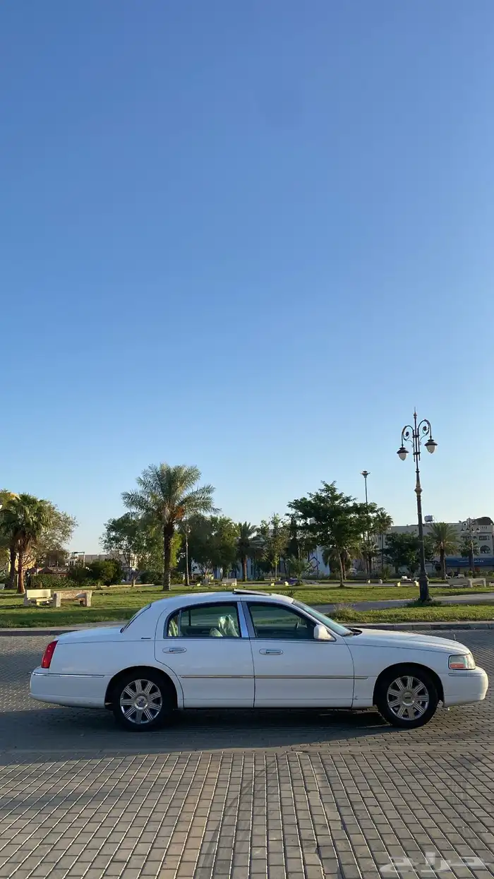 لنكولن تاون كار 2003 1