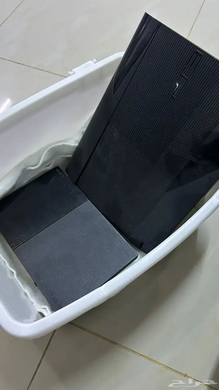 سوني 2 و سوني 3 وكل جهاز فيه له فوق الثلاثين شريط 0