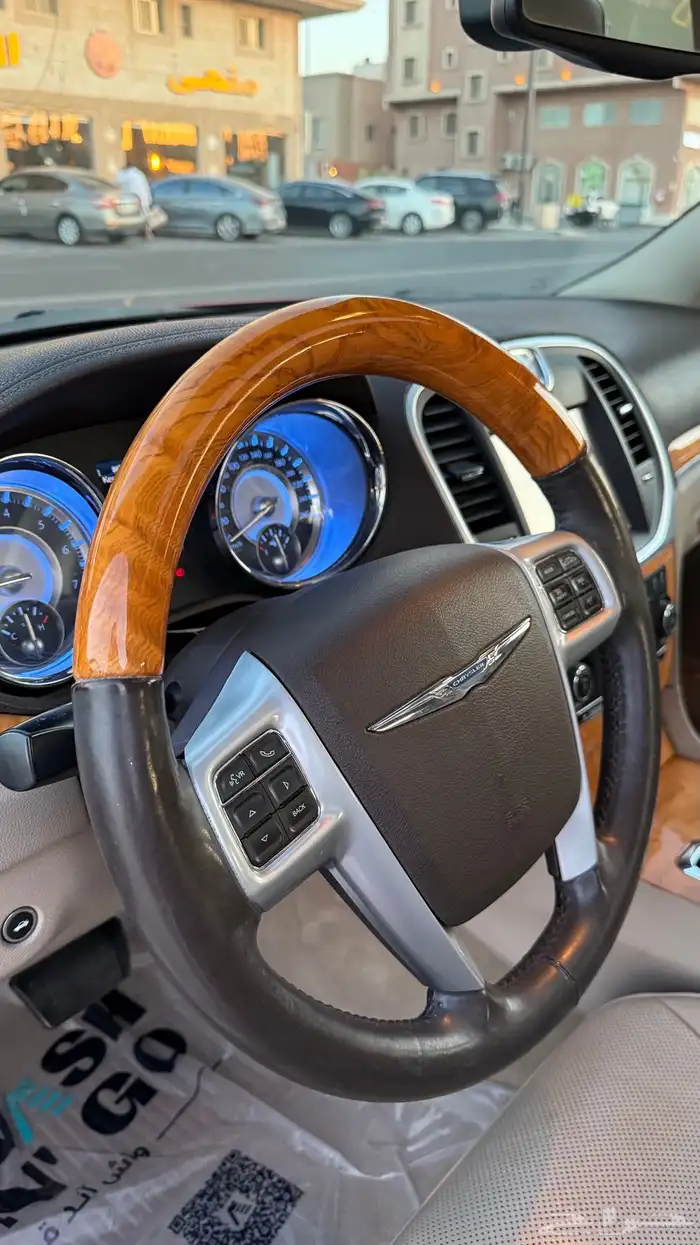 للبيع كلايزر 2014 c300 فل كامل 12