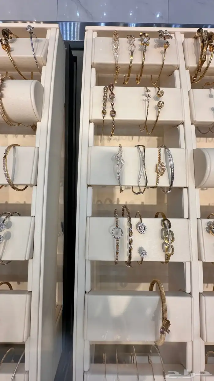 تصفية خاصة على الأساور عيار 18   جديدة بالكامل 1