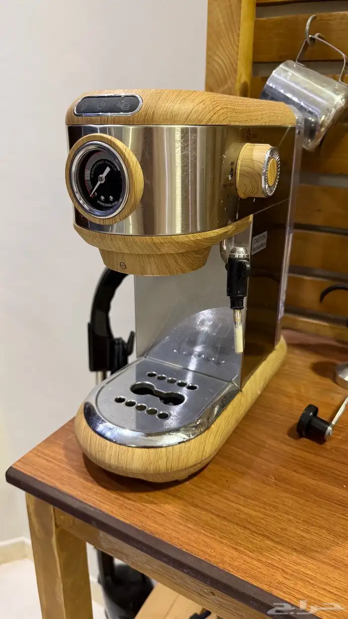 آلة قهوة صغيرة مع مطحنة 0