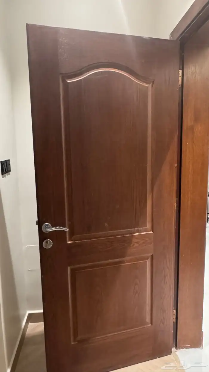 باب خشب ديكور مع كامل ملحقاته 0