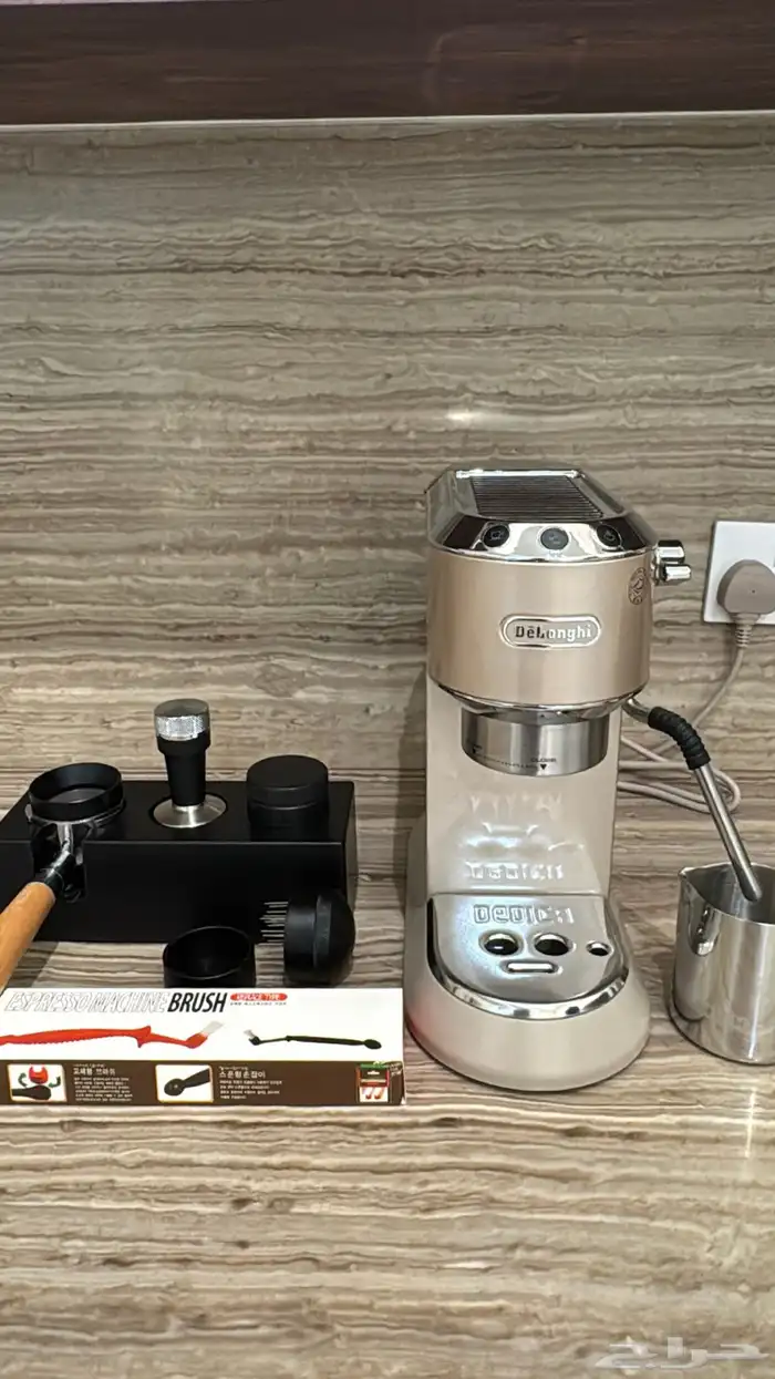 مكينه قهوه ماركه ديلونجي مع الملحقات 6
