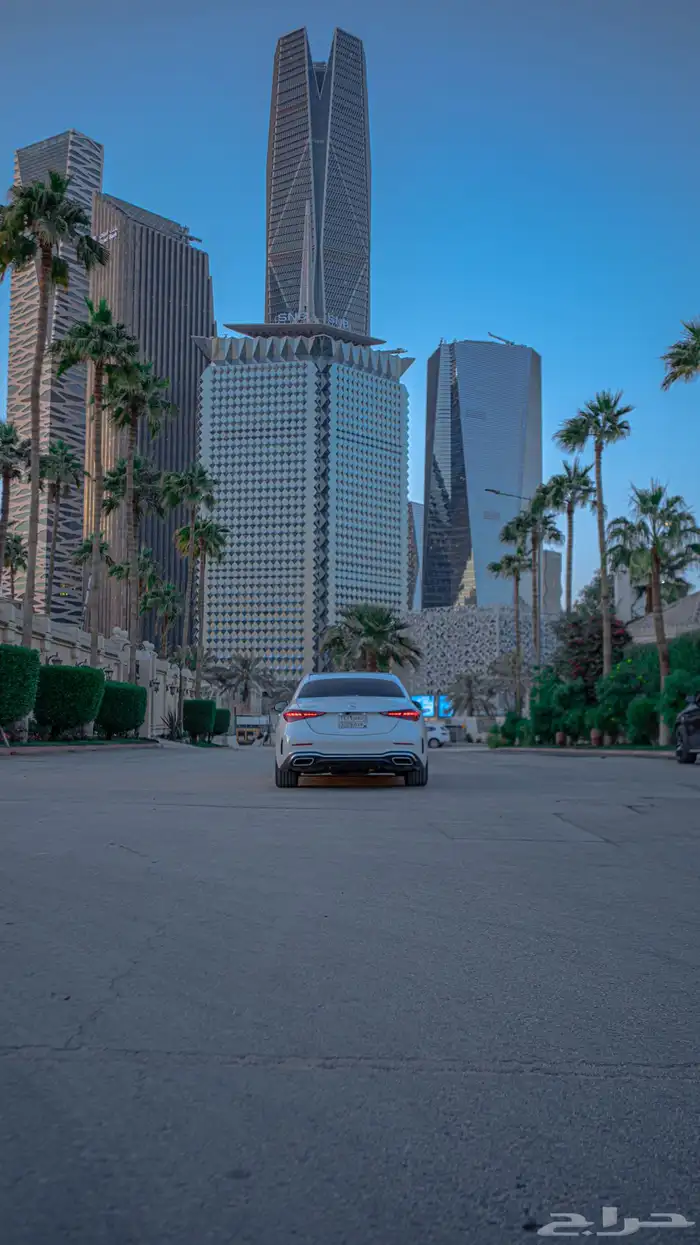 مرسيدس C300 موديل 2023 4