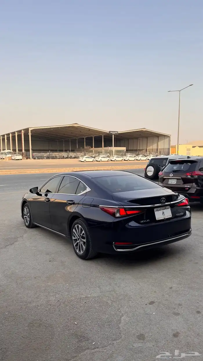 للبيع لكزس 2023 -4 سلندر -ES250 - ممشى قليل جدا 4