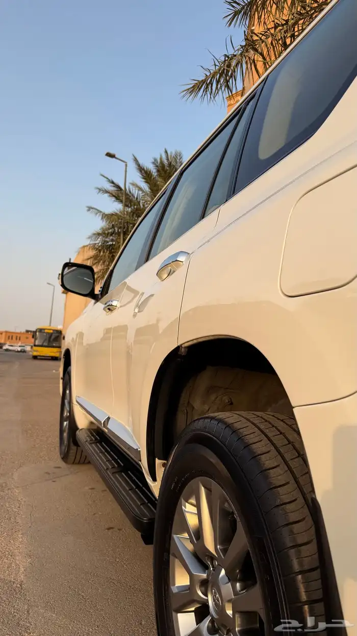 تايوتا برادو 2021 لؤلؤي GXR خليجي 6V إسبير علاق فتحة سقف 8