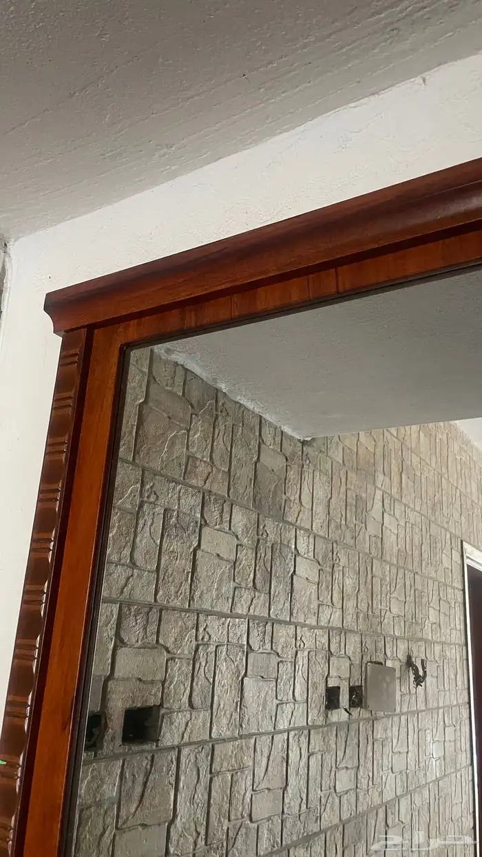 دولاب فكتوري مع مرايه بحالة جيدة السعر 250 قابل للتفاوض 2