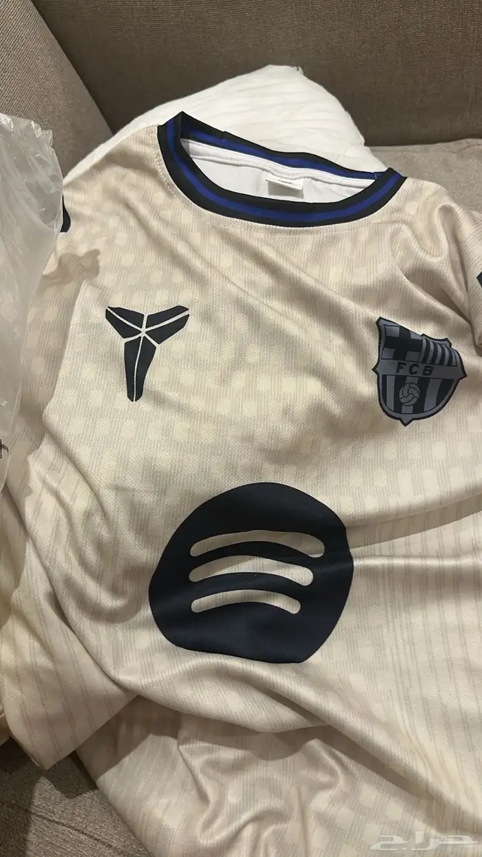 للبيع تيشيرت برشلونه مقاس M ميديم 0