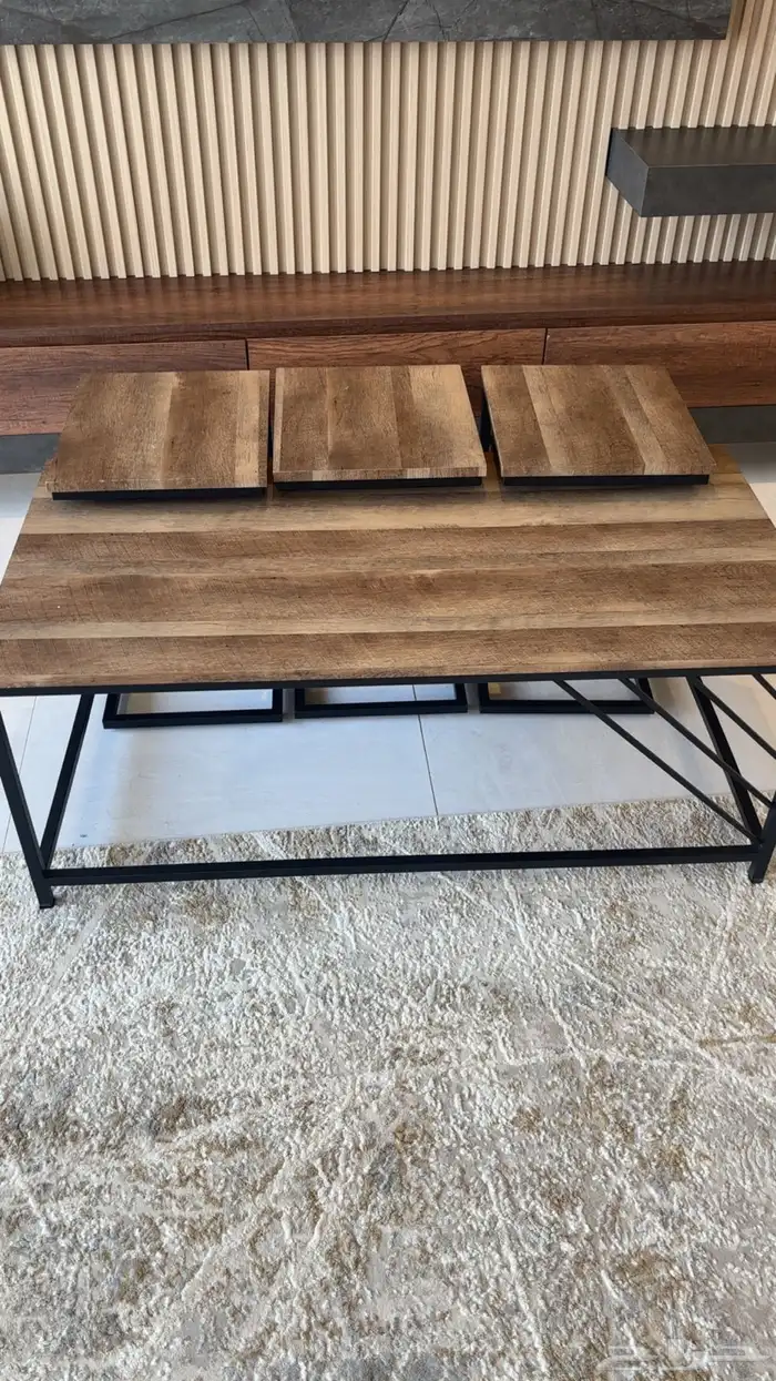 طاوله خشبيه مع ثلاث طاولات خدمه 0