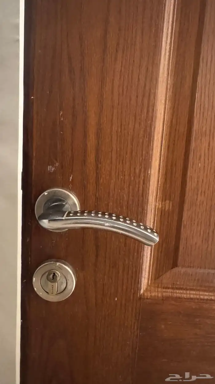 باب خشب ديكور مع كامل ملحقاته 3