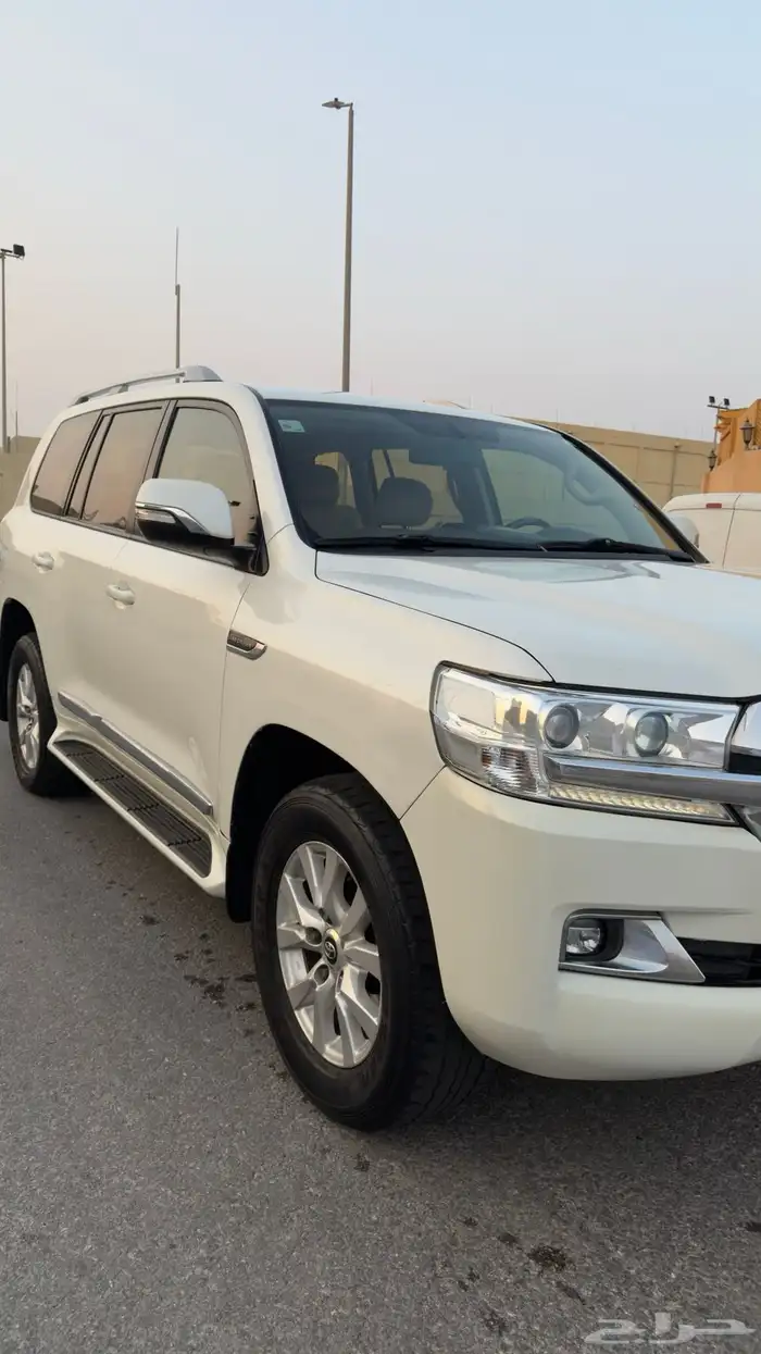 لاندكروزر 2021 GXR نظيف 6 سلندر سعودي 4