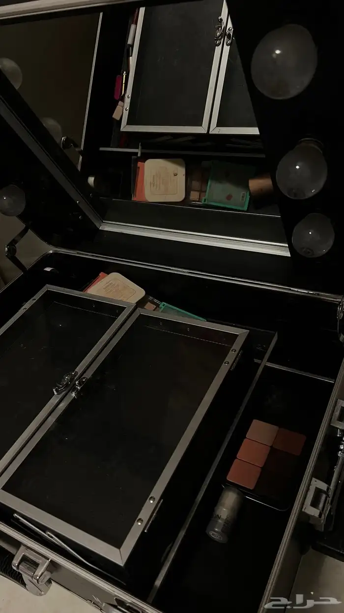 شنطه للمكيب ارتست وتنفع تسويحه متنقله 7