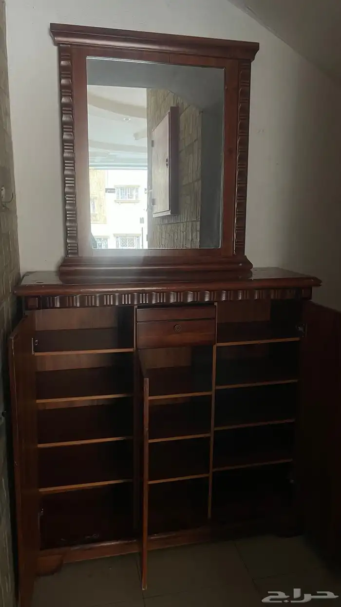 دولاب فكتوري مع مرايه بحالة جيدة السعر 250 قابل للتفاوض 8